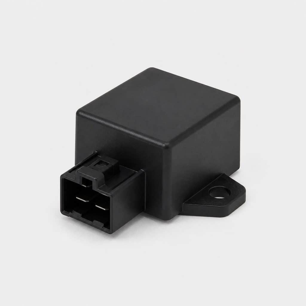 Module relais électronique présenté seul sur fond clair